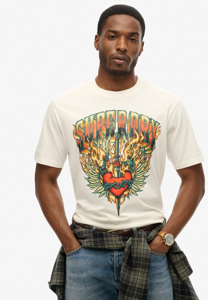 Kaos T-Shirt Grafis Merek Supe - Streetwear Brand Essentials ulasan dan harga